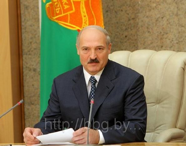 Лукашенко потребовал навести порядок со списками очередников на жилье и пригрозил изымать квартиры